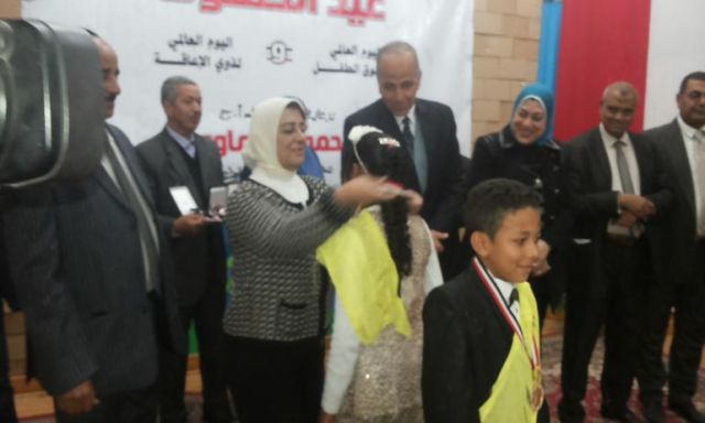 نائبة وزير الصحة ومحافظ الوادي الجديد يكرمان الموهوبين من أطفال الواحة الداخلة