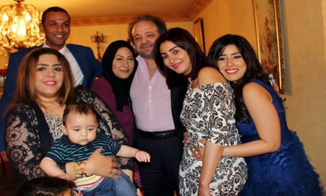 وفاء عامر تشارك جمهورها بصورة مع عائلتها