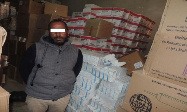 بالصور.. ضبط كمية كبيرة من الأدوية والمحاليل والعقاقير والمستلزمات الطبية  بمدينة نصر