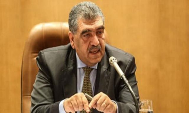وزير قطاع الأعمال العام يعقد اجتماعًا لمتابعة أداء شركة مصر للغزل والنسيج بالمحلة