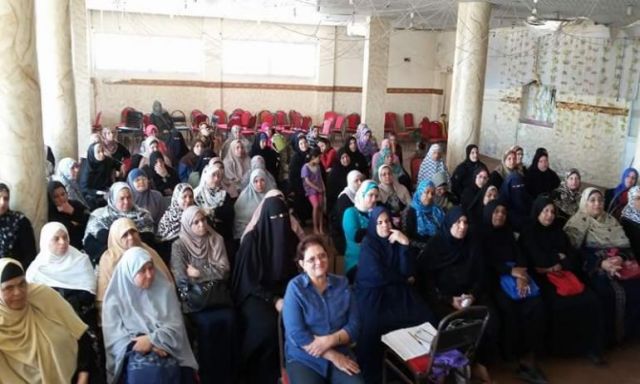ندوة بعنوان” المشروعات الصغيرة لدعم المرأة المعيلة ” بمركز شباب كرموز
