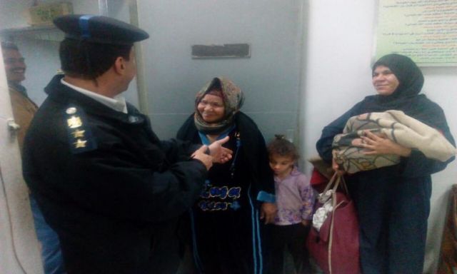 شرطة النقل والمواصلات تعيد طفلة مفقودة لأسرتها بمحطة جامعة القاهرة لمترو الأنفاق