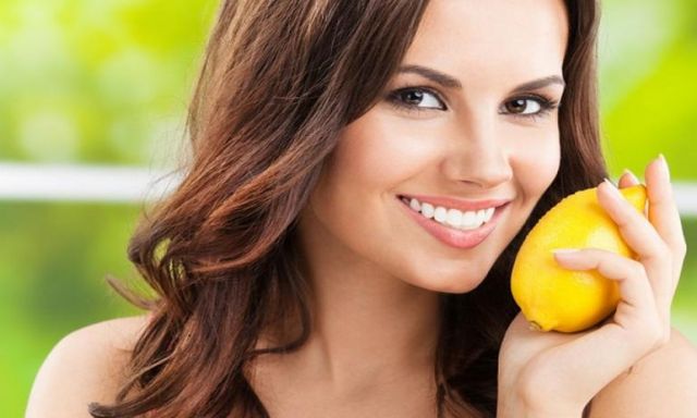 زيت الليمون يساعد على التخلص من جميع مشاكل البشرة