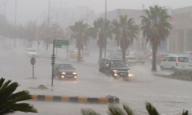 موجة أمطار وبرد تضرب محافظة شمال سيناء وتؤثر في حركة السير