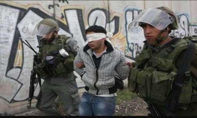 الاحتلال الإسرائيلي يعتقل سبعة فلسطينيين بعد العثور على كميات ضخمة من الذخيرة