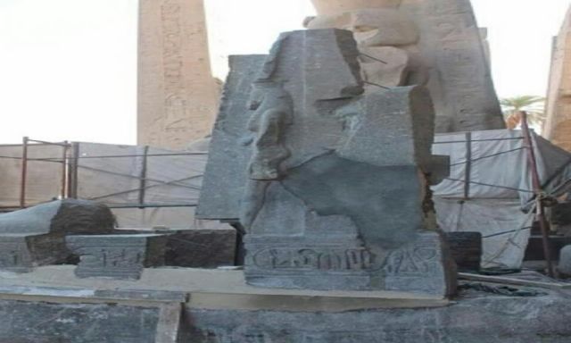 ”العنانى” ومدير عام اليونسكو يتفقدان مشروع ترميم تمثال رمسيس الثاني بمعبد الأقصر