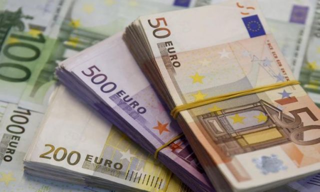 الانتخابات الرئاسية الفرنسية تهبط باليورو أمام الدولار
