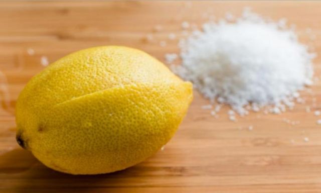 ”ملح الليمون” .. الحل المثالى لمشاكل البشرة