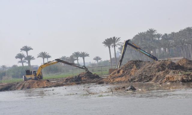 القوات المسلحة تشارك الأجهزة الأمنية بالجيزة فى إزالة التعديات على النيل