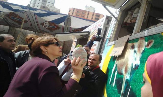 بالصور .. إفتتاح سوق خيري بمنطقة السيوف فى الأسكندرية لتوفير السلع الأساسية للمواطنين