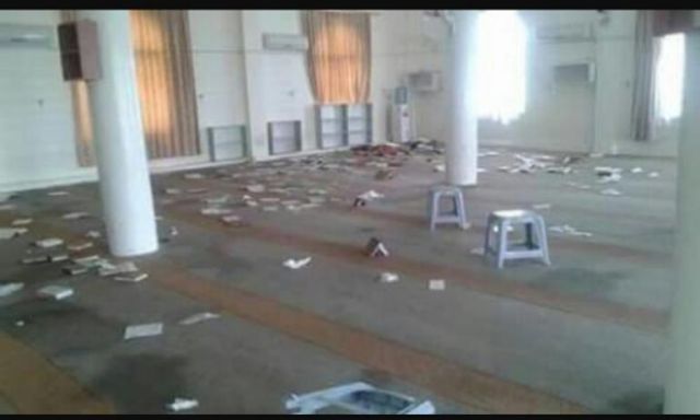 تمزيق نسخ من القرآن الكريم بعد الإعتداء على مسجد في أمريكا