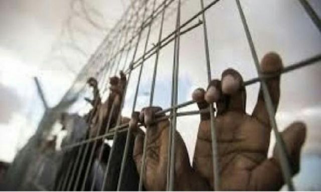 الحوثيون يحتجزون أسرى في 480 معتقلا سريا