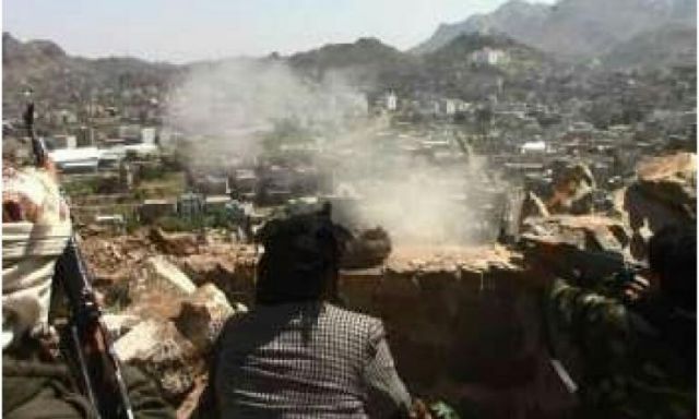 تصاعد وتيرة المعارك بين قوات التحالف العربي والحوثيين معسكر خالد