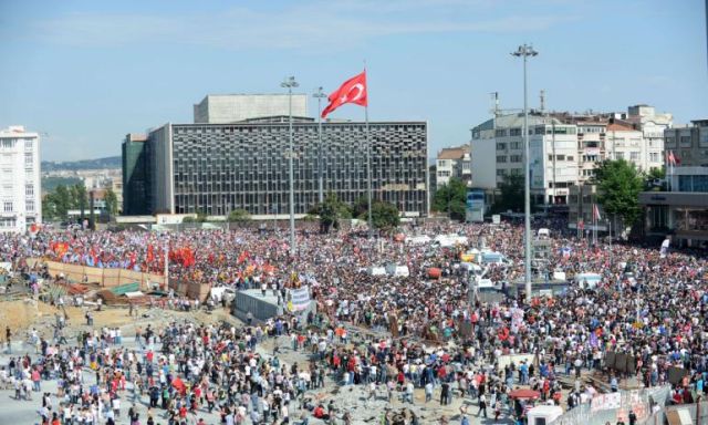 مظاهرات حاشدة وسط اسطنبول