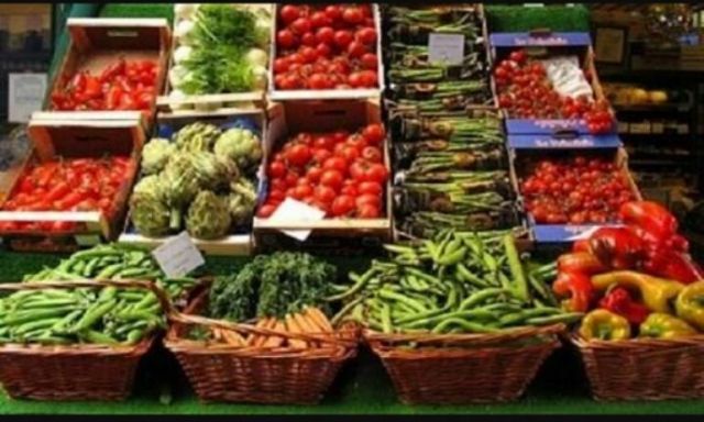 أسعار الخضراوات تتراجع بنسبة 40 % في سوق العبور
