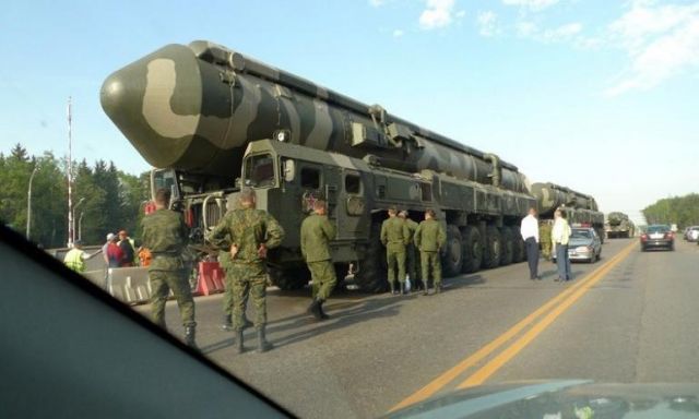 صحف اسرائيلية : تل أبيب تخطط لضرب مواقع «حزب الله» العسكرية