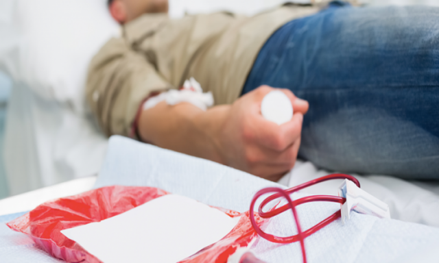 داعية إسلامى: التبرع بالدم والتحاليل الطبية لا تبطل الصيام