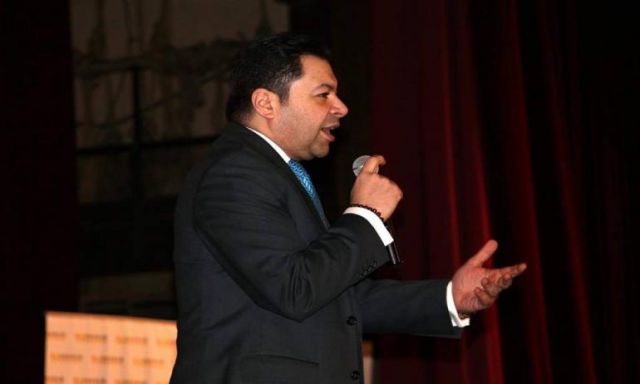 مستشار رئيس حزب المصريين الأحرار يدين الحادث الإرهابى الآثم بدير الأنباء صموئيل