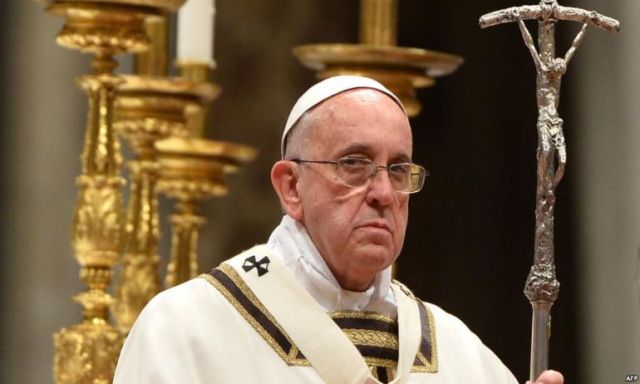 بابا الفاتيكان يعلن تضامنه مع مصر إثر الحادث الإرهابي في المنيا