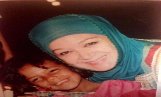 ناهد السباعي تنشر صورة نادرة مع جدتها هدى سلطان وتعلق: ”وحشتينا يا غالية”