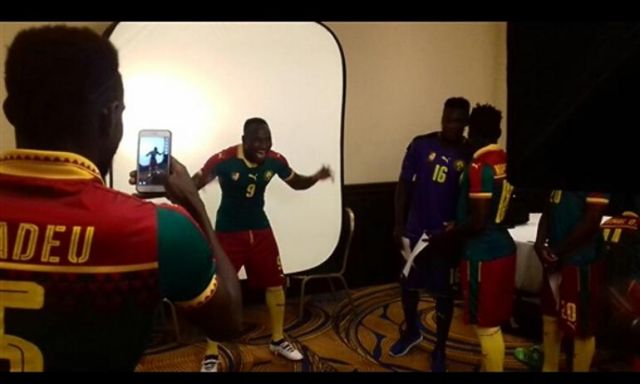 منتخب الكاميرون يكشف عن قميصه الجديد الذي سيخوض به بطولة كأس العالم للقارات