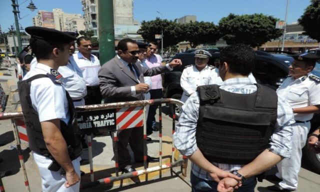 بالصورة ..  مدير أمن  الاسكندرية  يتفقد  الحالة  المرورية  بطريق  الكورنيش