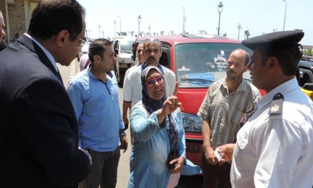 شاهد بالصور ..تفاصيل جولة مدير أمن الاسكندرية على مواقف سيارات الاجرة