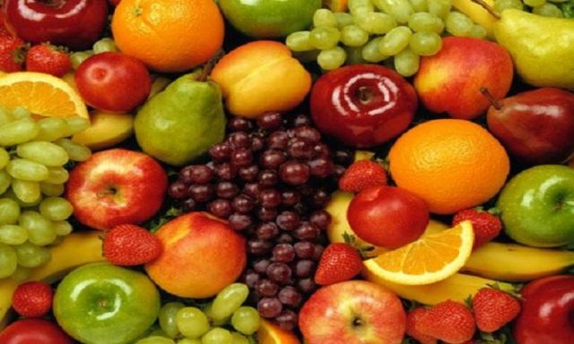 تباين أسعار الفاكهة بسوق العبور..والبرقوق السكري يُسجل 12 جنيهًا