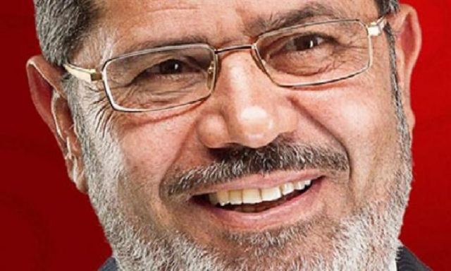 الرئيس مرسى يؤدى مناسك العمرة مع أسرته..اليوم