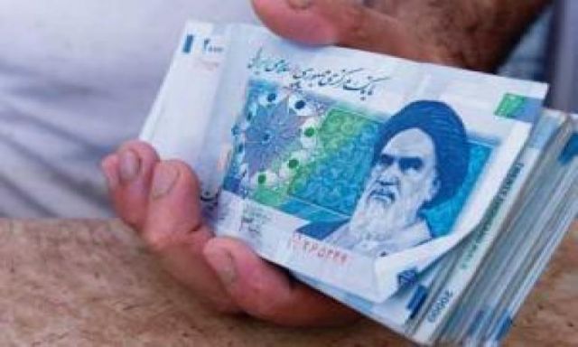 قيمة العملة الايرانية تدهورت في السوق أكثر من النصف العام الماضي