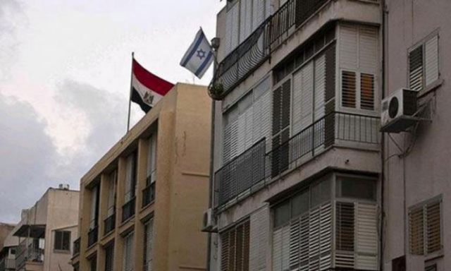 أحرونوت : عودة السفير الاسرائيلى إلى القاهرة قريباً