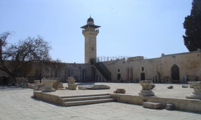 قوات الاحتلال تمنع الصلاة بالمسجد الأقصى لليوم الثالث على التوالى