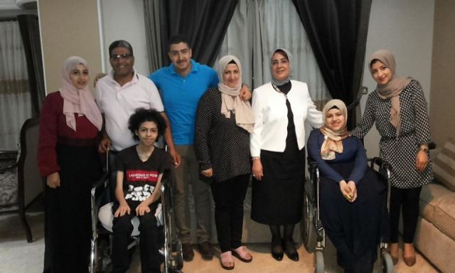 نائب وزير الصحة تزور الطالبة ”آية طه مسعود” الأولى بالثانوية العامة من متحدي الإعاقة