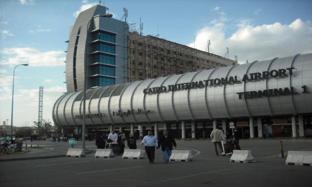 وفد الأمن البريطاني ينتهى من تفقد إجراءات تأمين رحلات لندن بمطار القاهرة