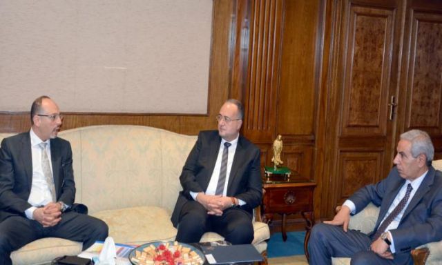 وزير التجارة والصناعة  يعلن عن مشروع مصري لإنتاج الأقلام باستثمارات 5 ملايين دولار