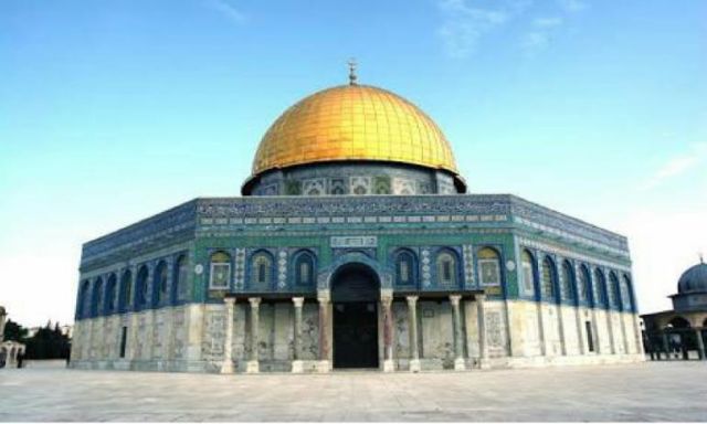 الفلسطينيون يرفضون الإجراءات الأمنية الإسرائيلية الجديدة بالمسجد الأقصى