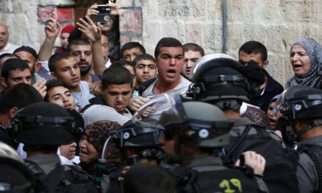 الشرطة الإسرائيلية تمنع الرجال دون الـ50 عاما من أداء صلاة الجمعة فى الحرم القدسى