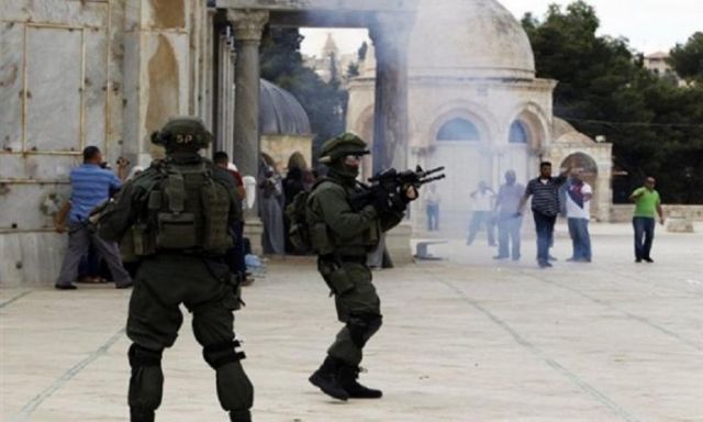 الهلال الأحمر الفلسطينى يعلن حالة الطواريء بمحيط المسجد الأقصي