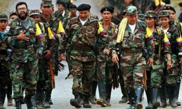 متمردون في كولومبيا يسلمون سلاحهم في مقابل 10. مقاعد برلمانية