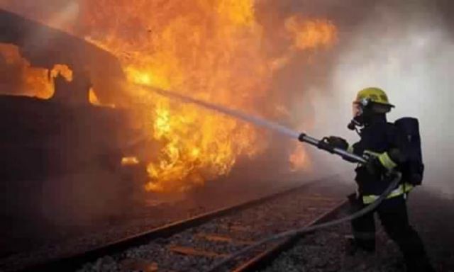 الحماية المدنية تسيطر على حريق بالقطار 336 خط المنصورة القاهرة