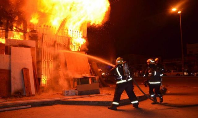 الحماية المدنية تسيطر على حريق بمصنع مناديل بـ 6 أكتوبر