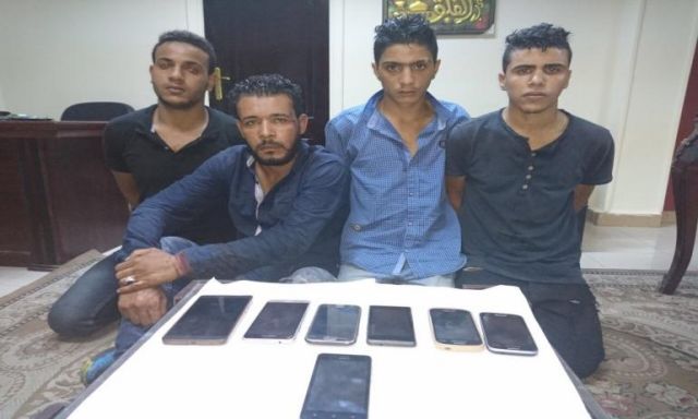 بالصور .. سقوط  أخطر عصابة  لسرقة  الهواتف المحمولة  بمنطقة  شبرا  فى القاهرة