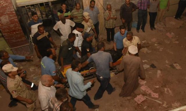 محافظ الإسكندرية : إنتشال جثة لرجل عمره 64 عاما من تحت أنقاض عقار محرم بك المنهار