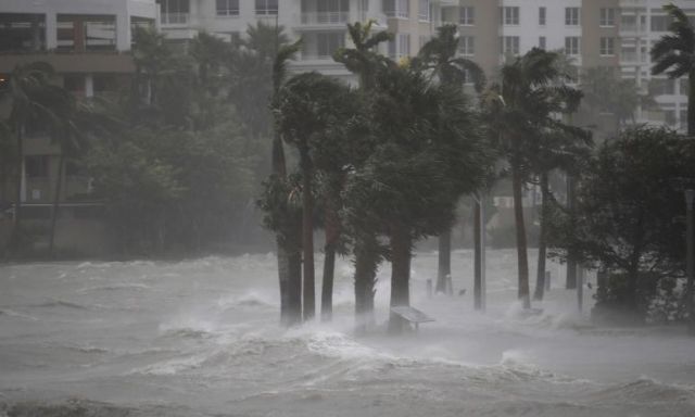 إعصار إرما يتسبب فى انقطاع الكهرباء عن أكثر من 4 ملايين منزل فى فلوريدا ويهدد حياة ملايين البشر