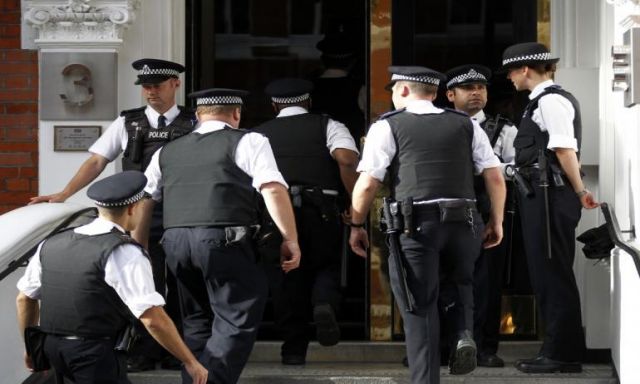 ”بي بي سي”:الشرطة البريطانية تتعامل مع واقعة مترو الأنفاق في لندن علي أنها إرهاب
