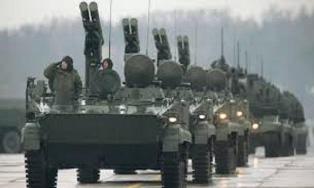الجيش الروسي يشيد جسرًا على نهر الفرات لنقل قواته إلى سوريا