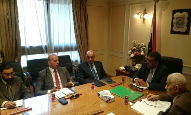 وزير قطاع الأعمال العام يلتقي المدير التنفيذي لصندوق تحيا مصر وممثل إحدى كبريات الشركات السعودية لتصنيع الخامات الدوائية