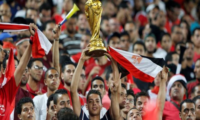 مراقب مباراة مصر والكونغو يحذر الجماهير من استخدام الليزر