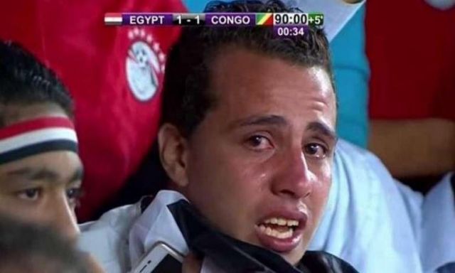 المشجع الباكي في مباراة مصر: أقل حاجة عندنا.. وأنا زملكاوي ومتعصب