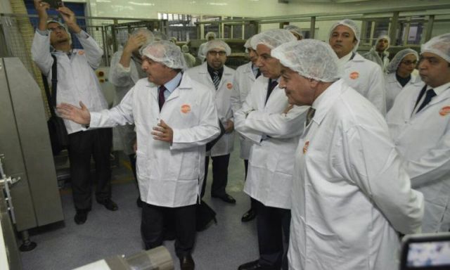وزير التجارة والصناعة يزور منطقة بولاريس الصناعية ويتفقد مصنعاً لانتاج المنتجات الغذائية باستثمار 1.5 مليار جنيه